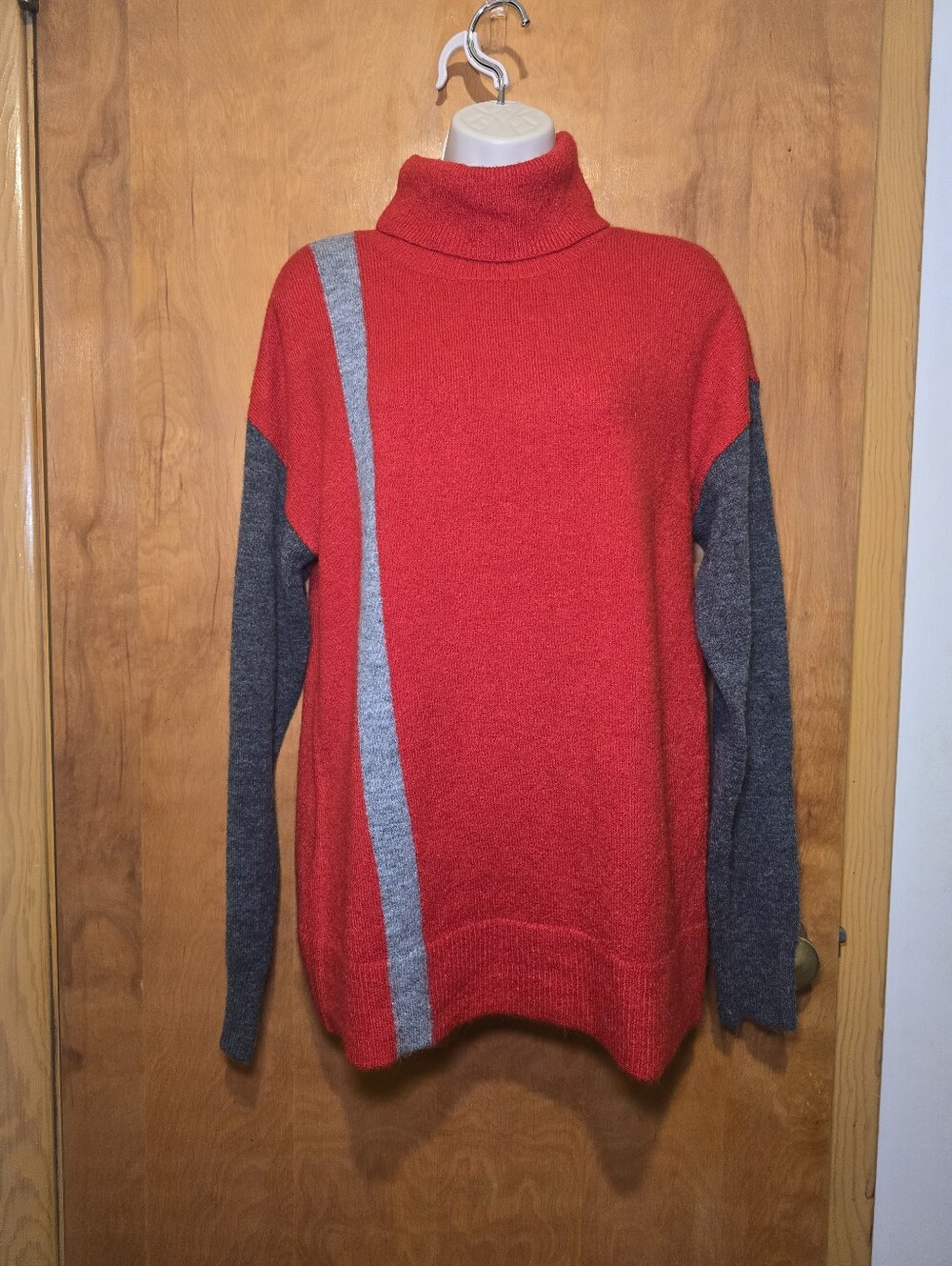 Liz Claiborne Color Block Turtleneck Sweater in Red & Gray Size M
